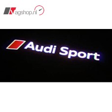 Instapverlichting onder in de portier met Audi Sport logo